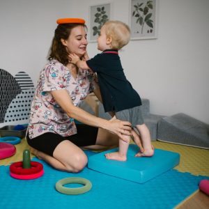 Minikurs - Fundament chodu. Jak wspierać prawidłowe wstawanie, stanie i obciążanie stóp?